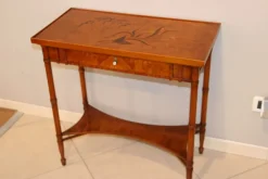 Prezzi ribassati per il tavolino classico Tavolino rettangolare radica con intarsio floreale di^Collezione esclusiva Sale