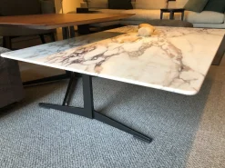 Prezzi ribassati per il tavolino design Fly di^Flexform