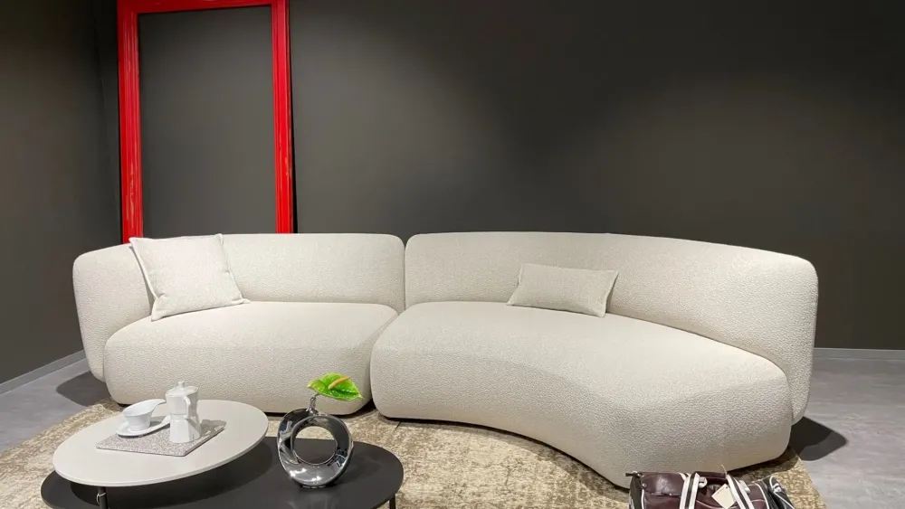 Discount Progettista Interni: Divano Blossom in Tessuto a 3999€. Un must per la tua casa! Divani