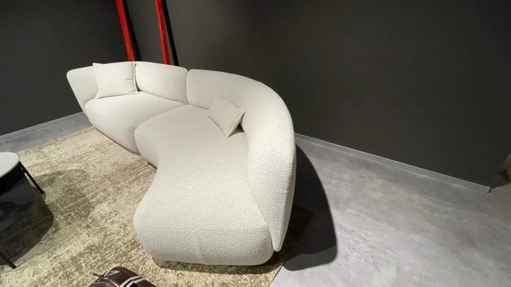 Discount Progettista Interni: Divano Blossom in Tessuto a 3999€. Un must per la tua casa! Divani