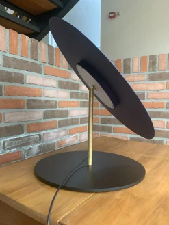 Davide Groppi Progettista interni: Scopri la lampada da tavolo Calvino di . Argento in offerta!- Lampade Da Tavolo