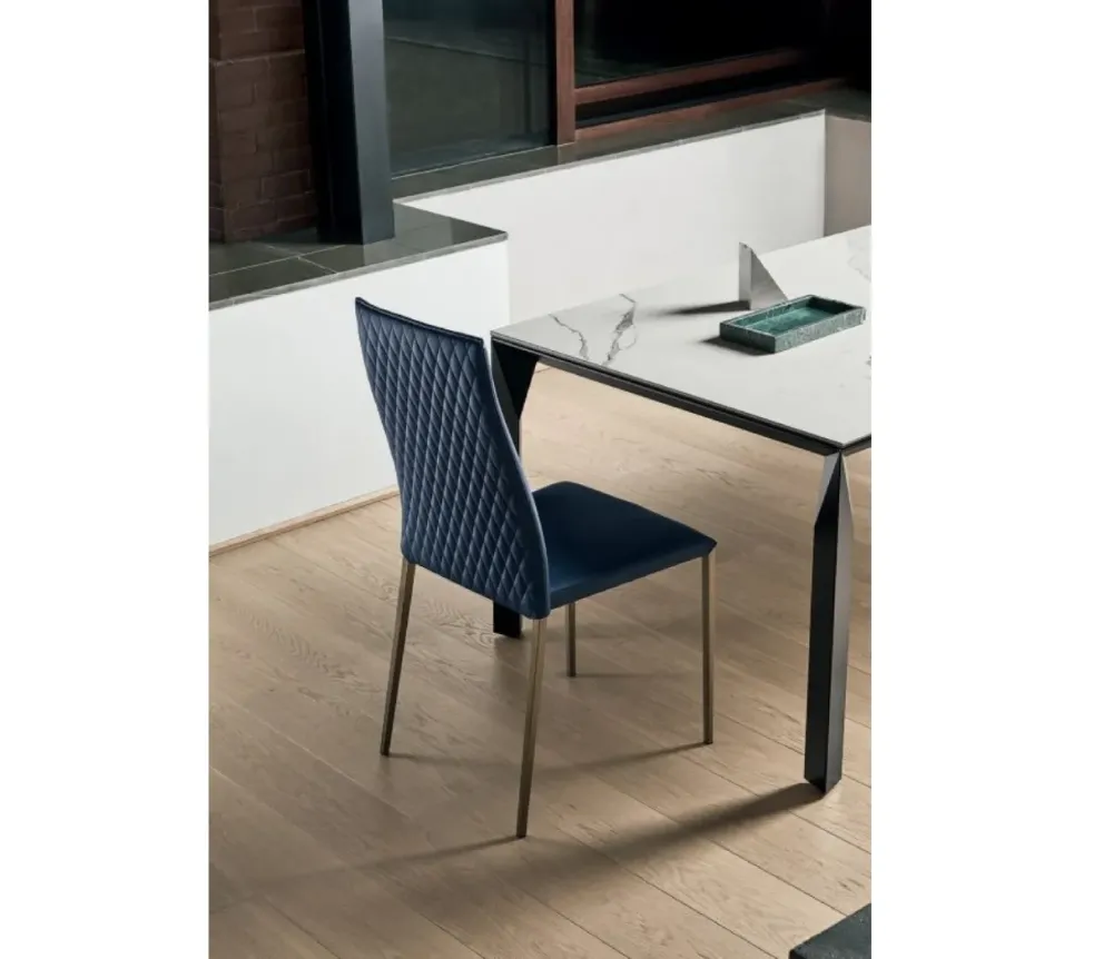 Progettista interni: Sedia Tai , schienale alto, trapuntata, prezzo ribassato. Sedie