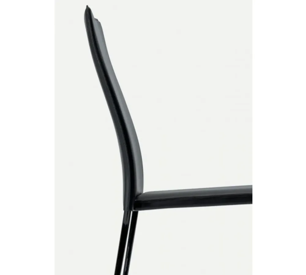 Progettista interni: Sedia Tai , schienale alto, trapuntata, prezzo ribassato. Sedie