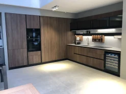 Arclinea Richiedi il prezzo: cucina noce moderna Thea di in offerta- Cucine Ad Angolo|Cucine Moderne