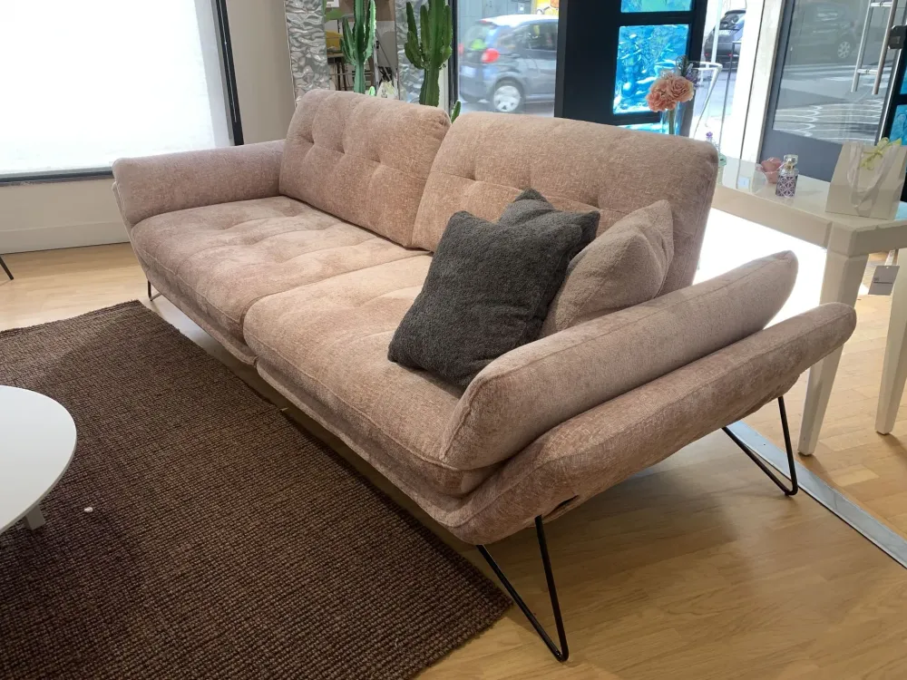 Richiedi il prezzo riservato del Divano Yvonne in foto^Collezione esclusiva Hot