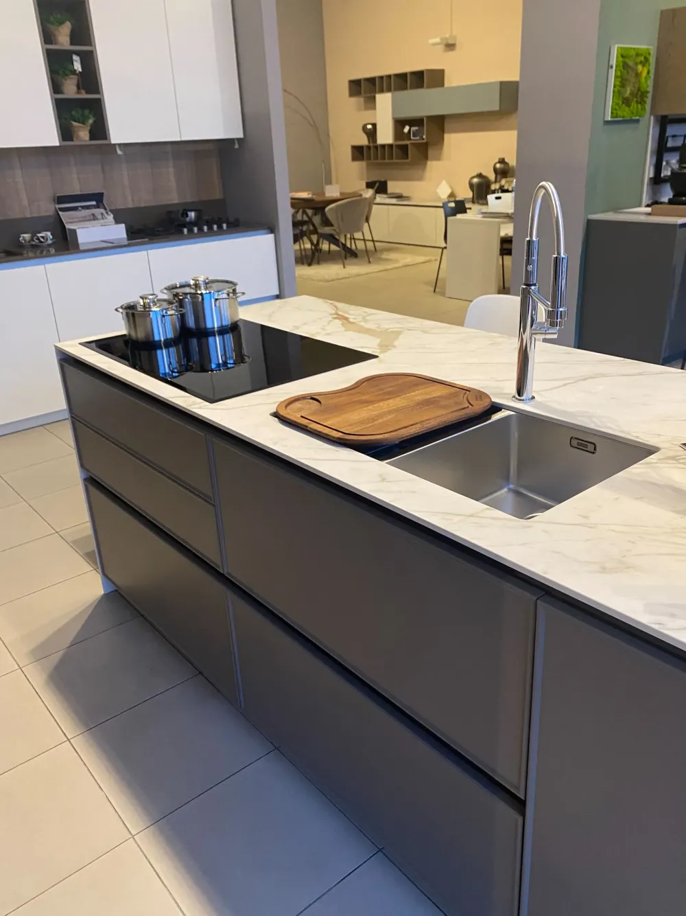 Outlet Scontata del 60%! Cucina ad isola in laccato opaco. Affrettati! Cucine Ad Isola|Cucine Moderne