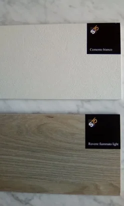 Sconto 40% su armadio Vision Icon. Ante scorrevoli in vetro bianco lucido. Offerta Outlet .^S75 Best