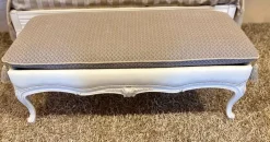 Artigianale Scopri il pouf Savio Firmino, un classico modello di panchetta in offerta outlet!- Pouf