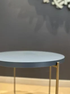 Scopri il Tavolino Even di a prezzo scontato! Un design unico per arredare con stile. Tavolini