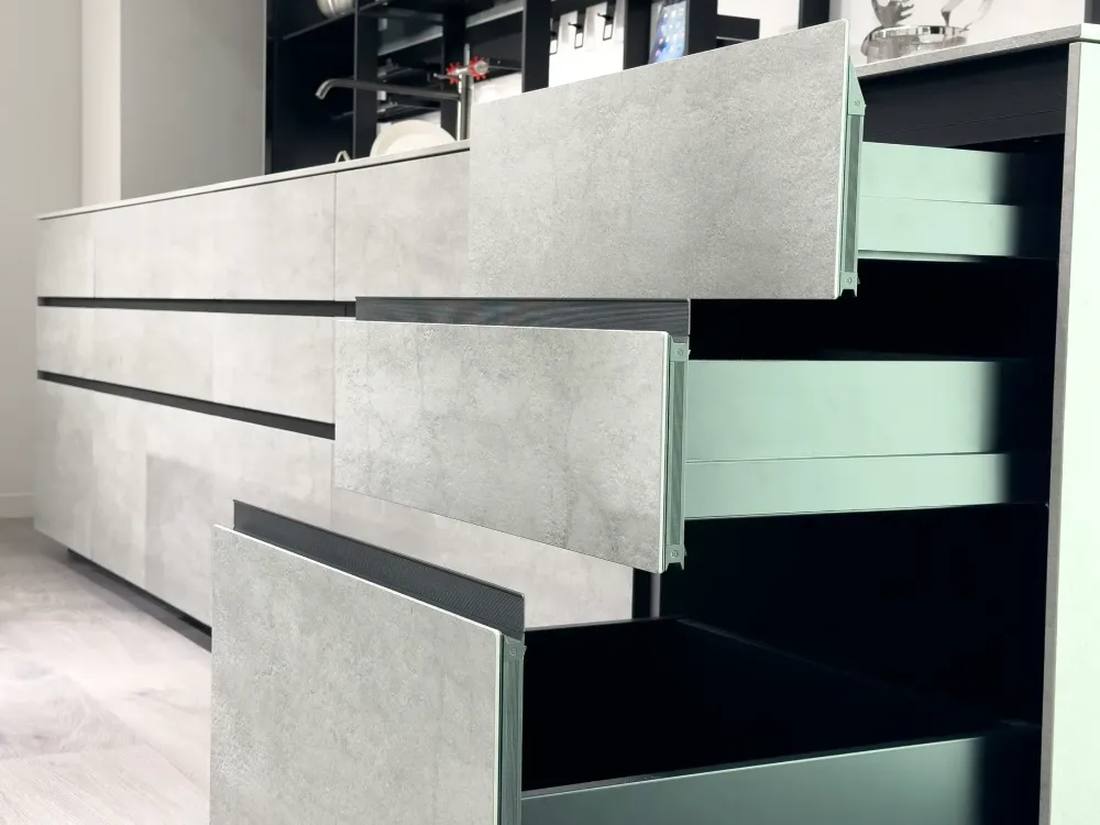 Scopri la cucina Artematica vitrum di in OFFERTA OUTLET^Valcucine