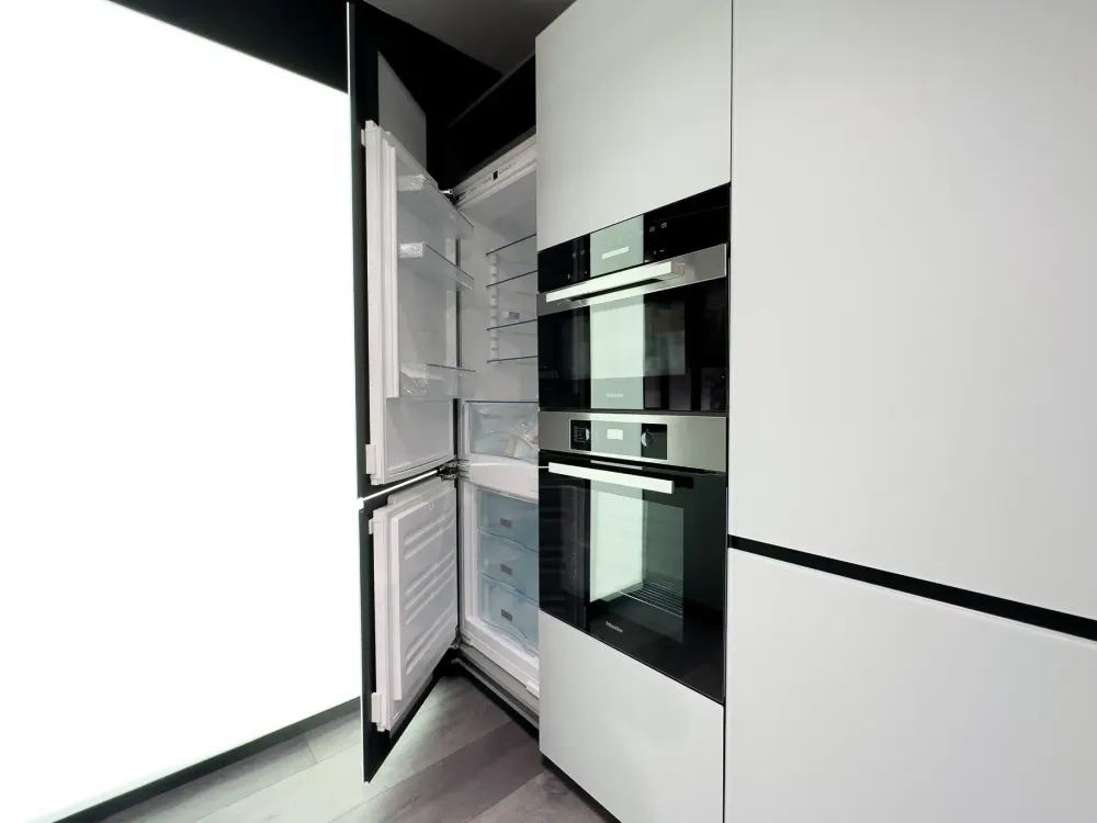 Scopri la cucina Artematica vitrum di in OFFERTA OUTLET^Valcucine