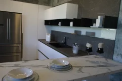 Scopri la cucina moderna ad isola Delinea di a prezzo scontato!^Scavolini Best