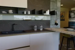 Scopri la cucina moderna ad isola Delinea di a prezzo scontato!^Scavolini Best