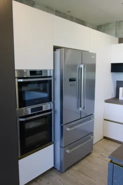 Scopri la cucina moderna ad isola Delinea di a prezzo scontato!^Scavolini Best