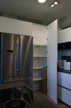 Scopri la cucina moderna ad isola Delinea di a prezzo scontato!^Scavolini Best