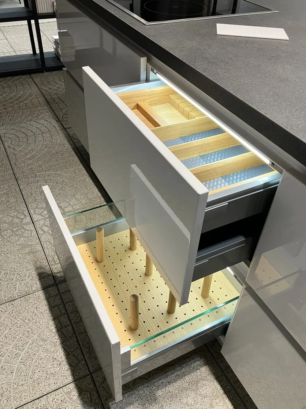 Nobilia Scopri la CUCINA ad isola Grigio Seta SCONTATA del 59% sull'eCommerce!- Cucine Ad Isola|Cucine Design