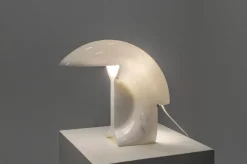Scopri la Lampada da Tavolo Biagio a prezzo Outlet! Acquistala ora per aggiungere stile al tuo arredamento!^Flos Sale