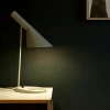 Louis Poulsen Scopri la Lampada da Tavolo Aj di a prezzo scontato! Un'ottima scelta per un arredatore.- Lampade Da Tavolo