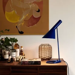 Louis Poulsen Scopri la Lampada da Tavolo Aj di a prezzo scontato! Un'ottima scelta per un arredatore.- Lampade Da Tavolo