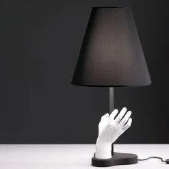 Scopri la Lampada da terra Mano a prezzo scontato! Lampade Da Terra