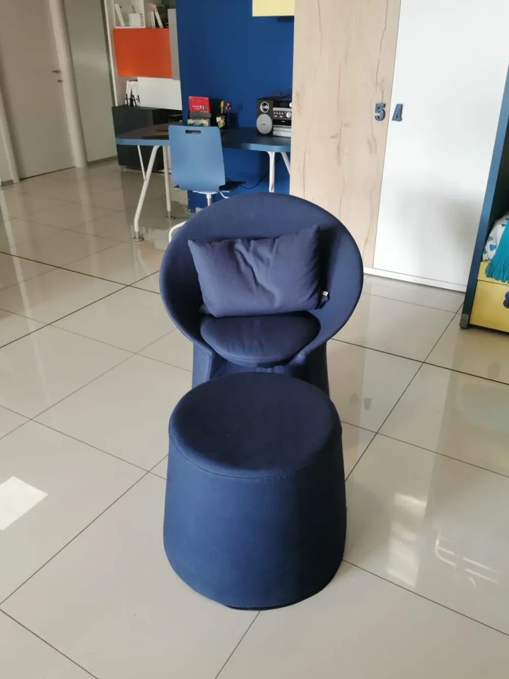 Scopri la poltrona modello Remy , un design unico a prezzi vantaggiosi!^Flou