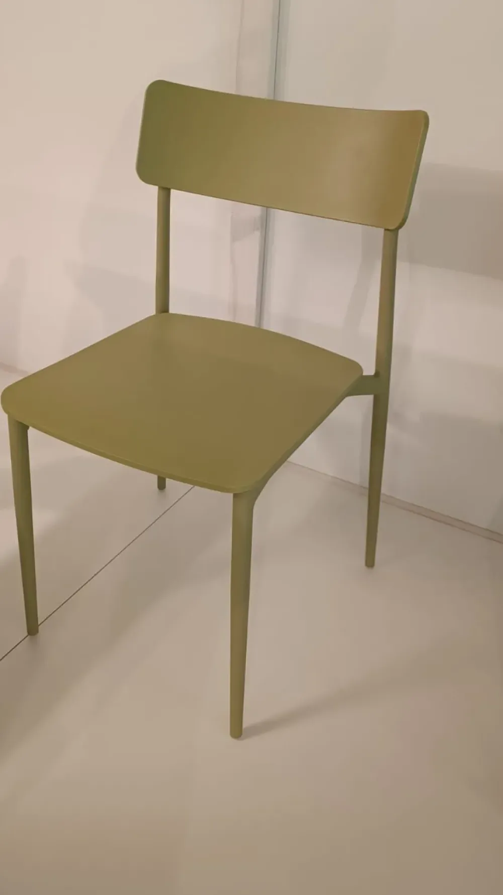 Segis Scopri la sedia Cult a prezzo scontato: design moderno ed ergonomico per un comfort assoluto.- Sedie