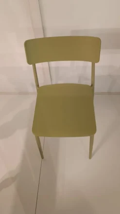 Segis Scopri la sedia Cult a prezzo scontato: design moderno ed ergonomico per un comfort assoluto.- Sedie