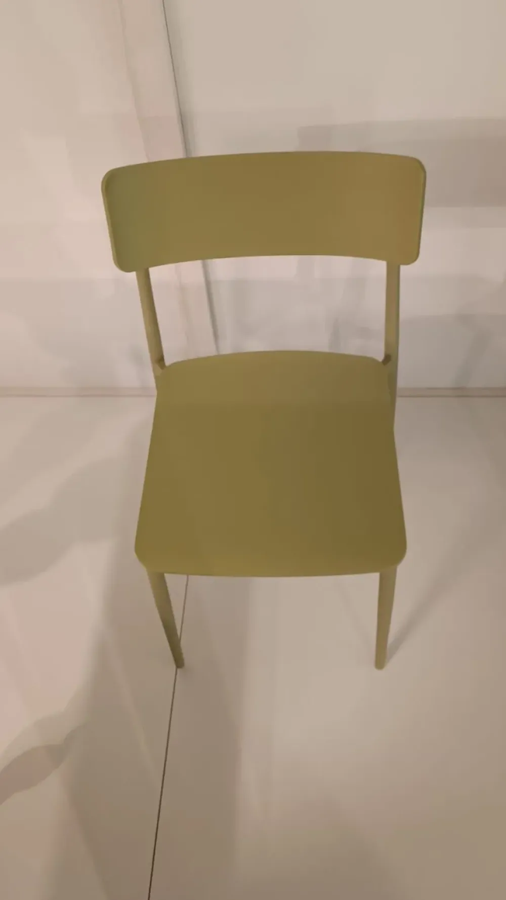 Segis Scopri la sedia Cult a prezzo scontato: design moderno ed ergonomico per un comfort assoluto.- Sedie