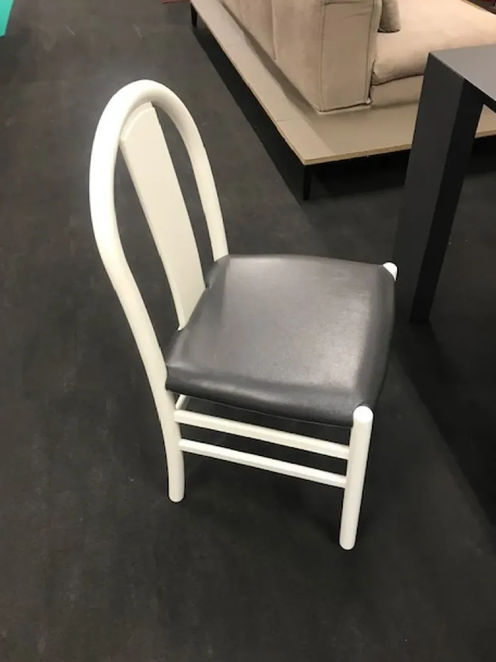 Best Scopri la sedia Thalia di in OFFERTA OUTLET con -50%! Un must per ogni progettista interni! Sedie