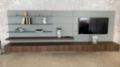 Sale Scopri l'Offerta Outlet del Soggiorno Lampo di , in laccato opaco. Un'idea di stile per l'architetto. Soggiorni Completi