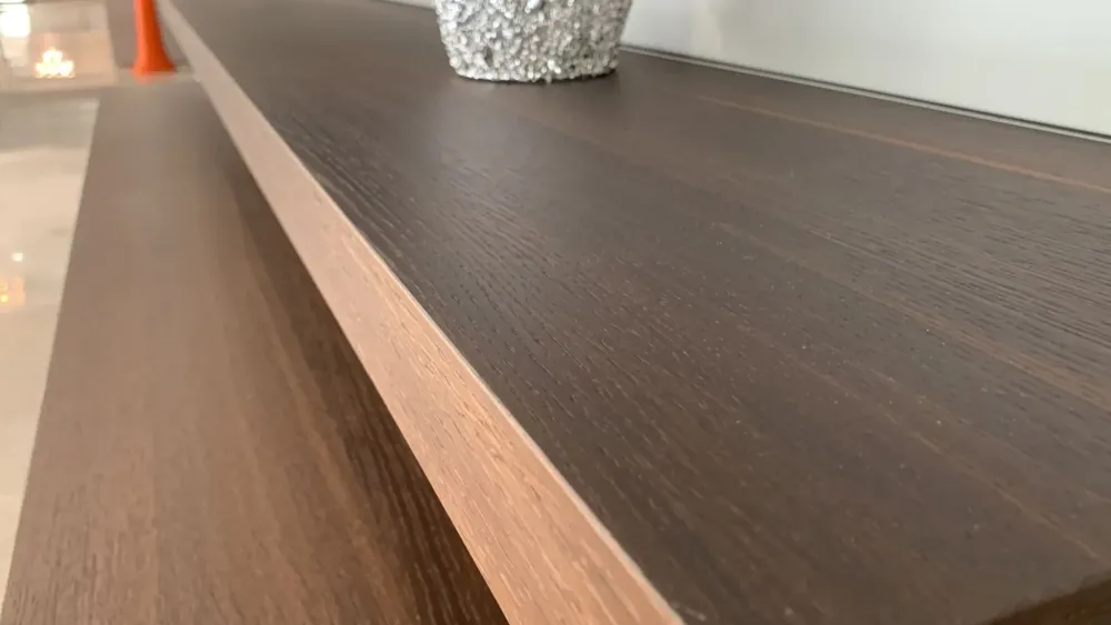 Sale Scopri l'Offerta Outlet del Soggiorno Lampo di , in laccato opaco. Un'idea di stile per l'architetto. Soggiorni Completi