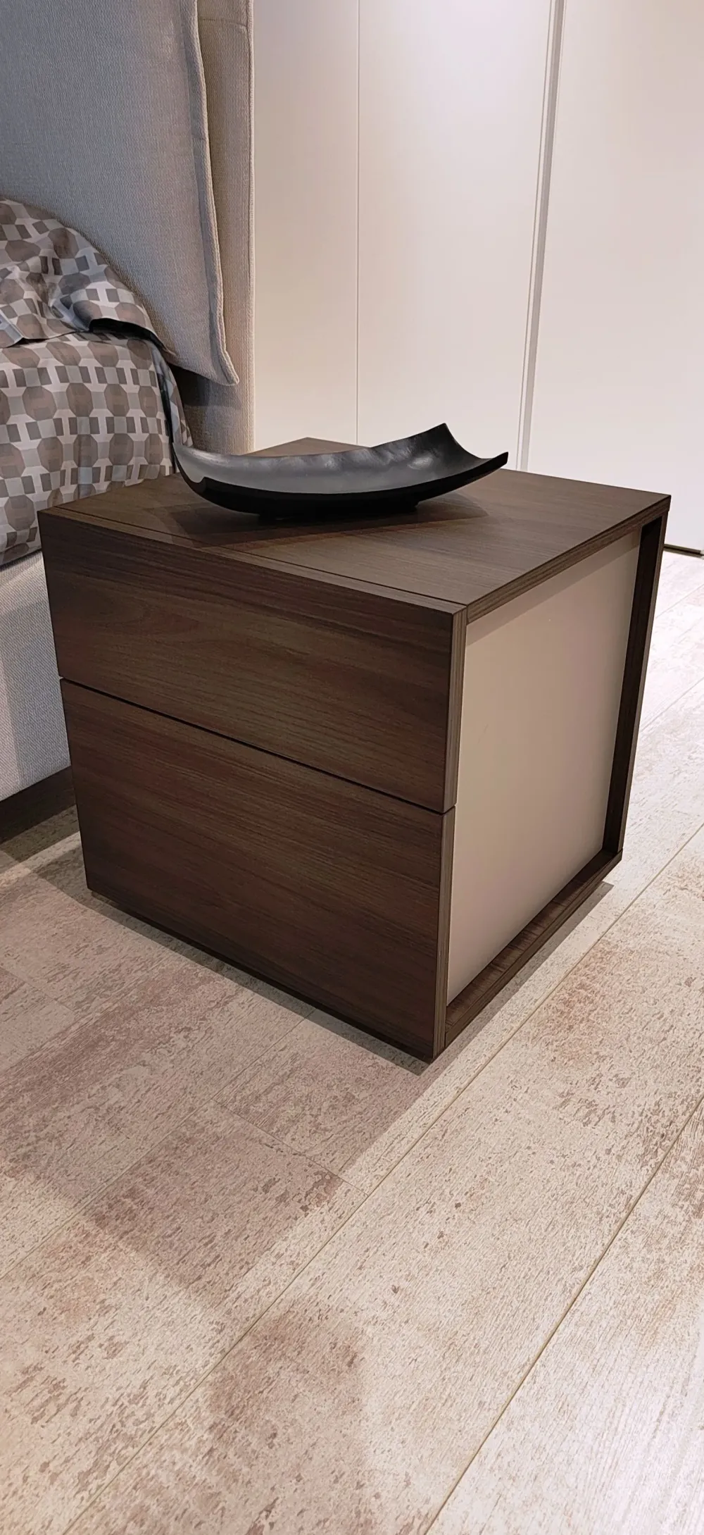 Hot Scopri Margo' : comodino design scontato per la tua camera! Comodini