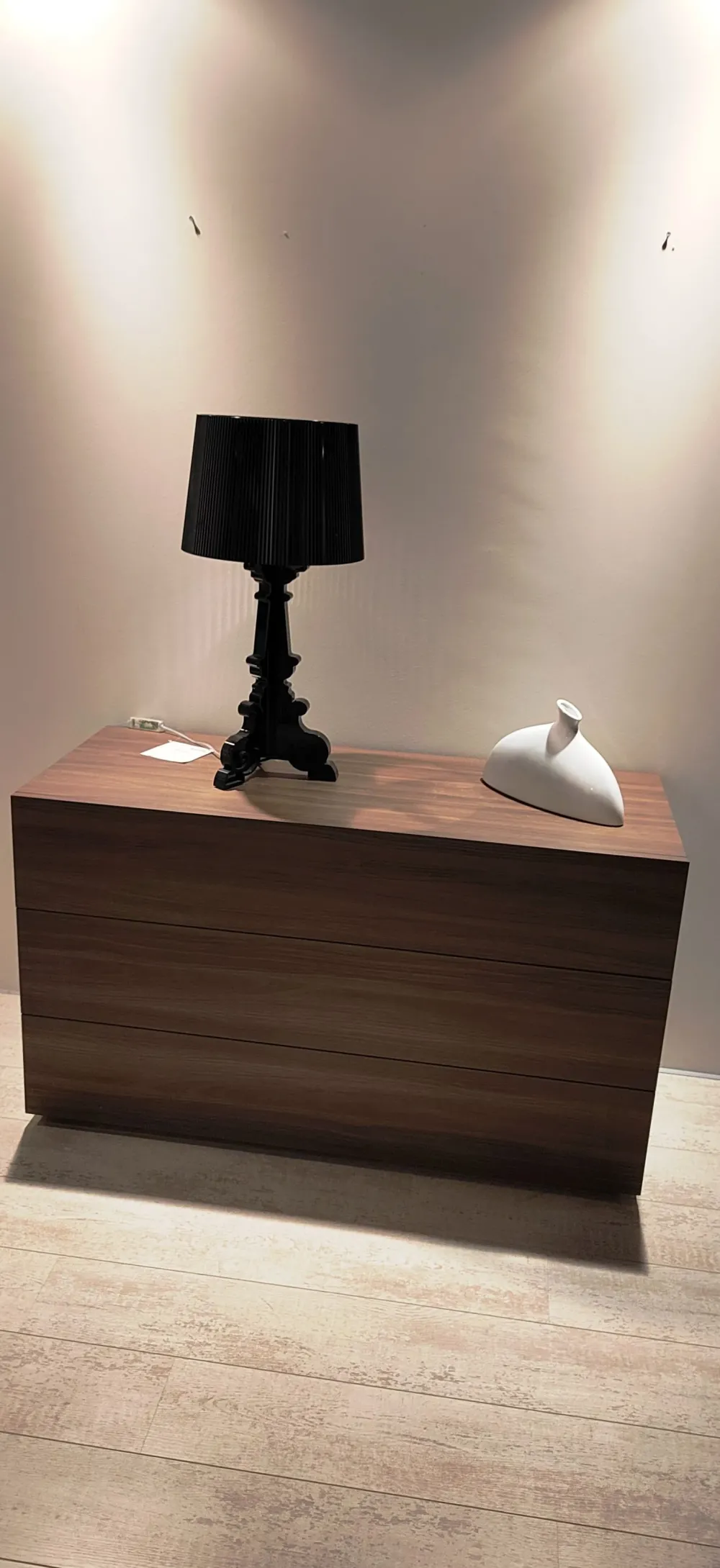 Hot Scopri Margo' : comodino design scontato per la tua camera! Comodini