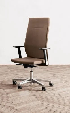 Clearance Scrivania direzionale Direzionale delta e poltrona in legno in Offerta Outlet Arredo Ufficio