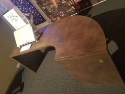 Sale Scrivania in legno a prezzo Outlet. Arredo Ufficio