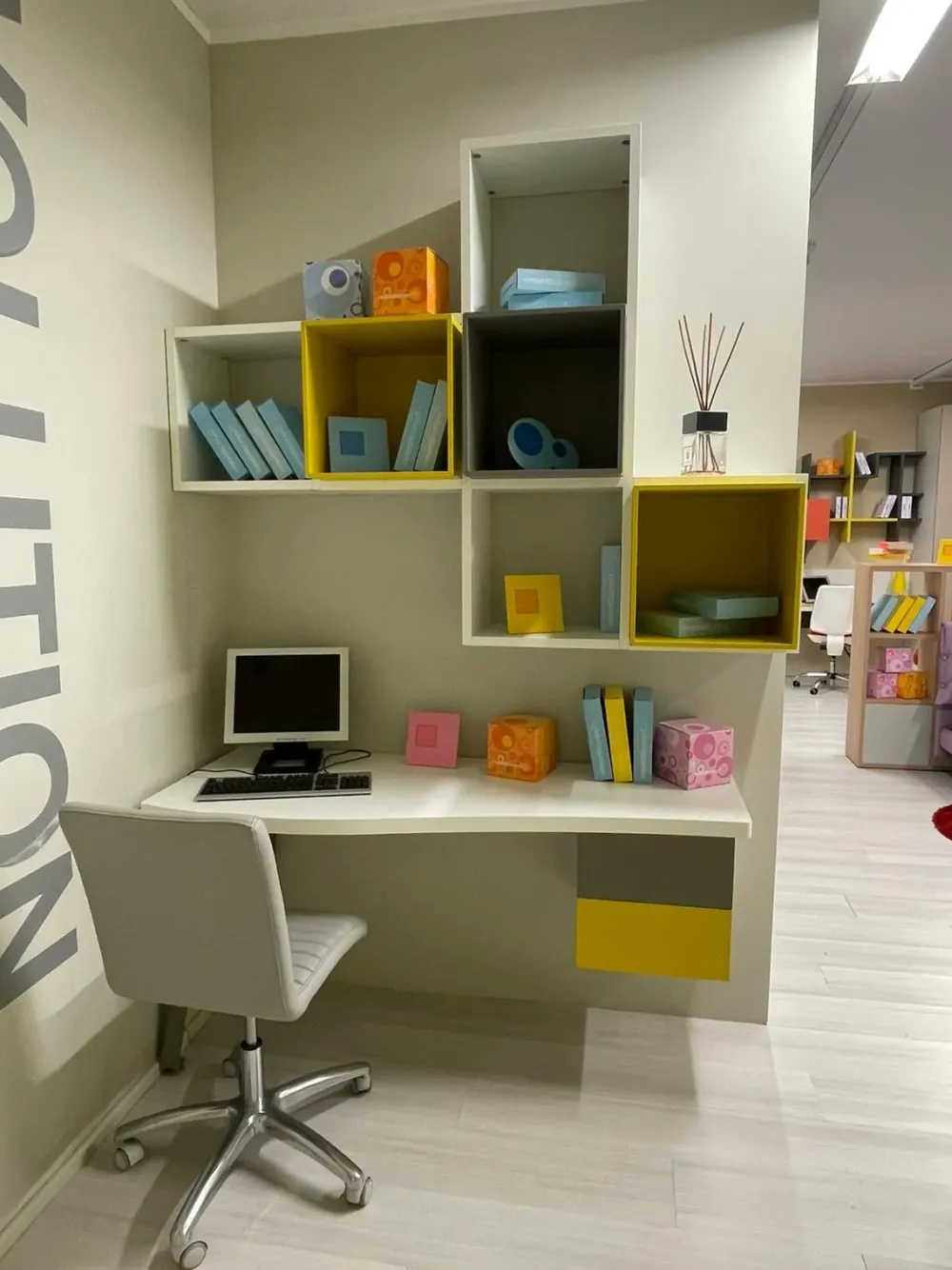 Moretti Compact Camerette Scrivania modello Bianca Moretti compact in OFFERTA OUTLET- Arredo Ufficio