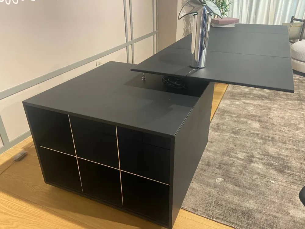 Poltrona Frau Scrivania operativa C.e.o. cube desk di : richiedi il prezzo riservato- Arredo Ufficio