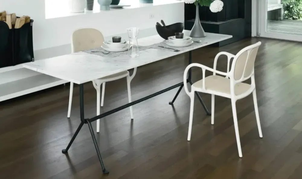 Sedia con braccioli Sedia mila' con cuscini beige di a prezzo Outlet^Magis New