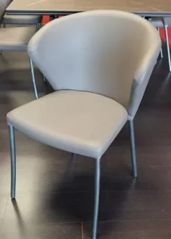 Sedia con schienale medio Andre' a prezzo scontato^Pozzoli