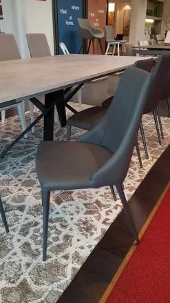 Sedia con schienale medio Victoria di a prezzo scontato^Ozzio