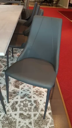 Sedia con schienale medio Victoria di a prezzo scontato^Ozzio