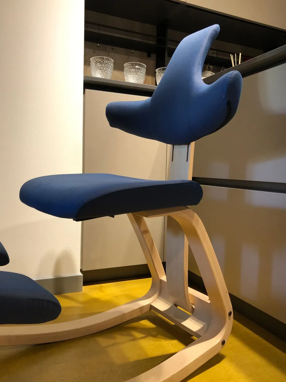 Sedia con schienale medio Thatsit a prezzo Outlet^Variér Clearance