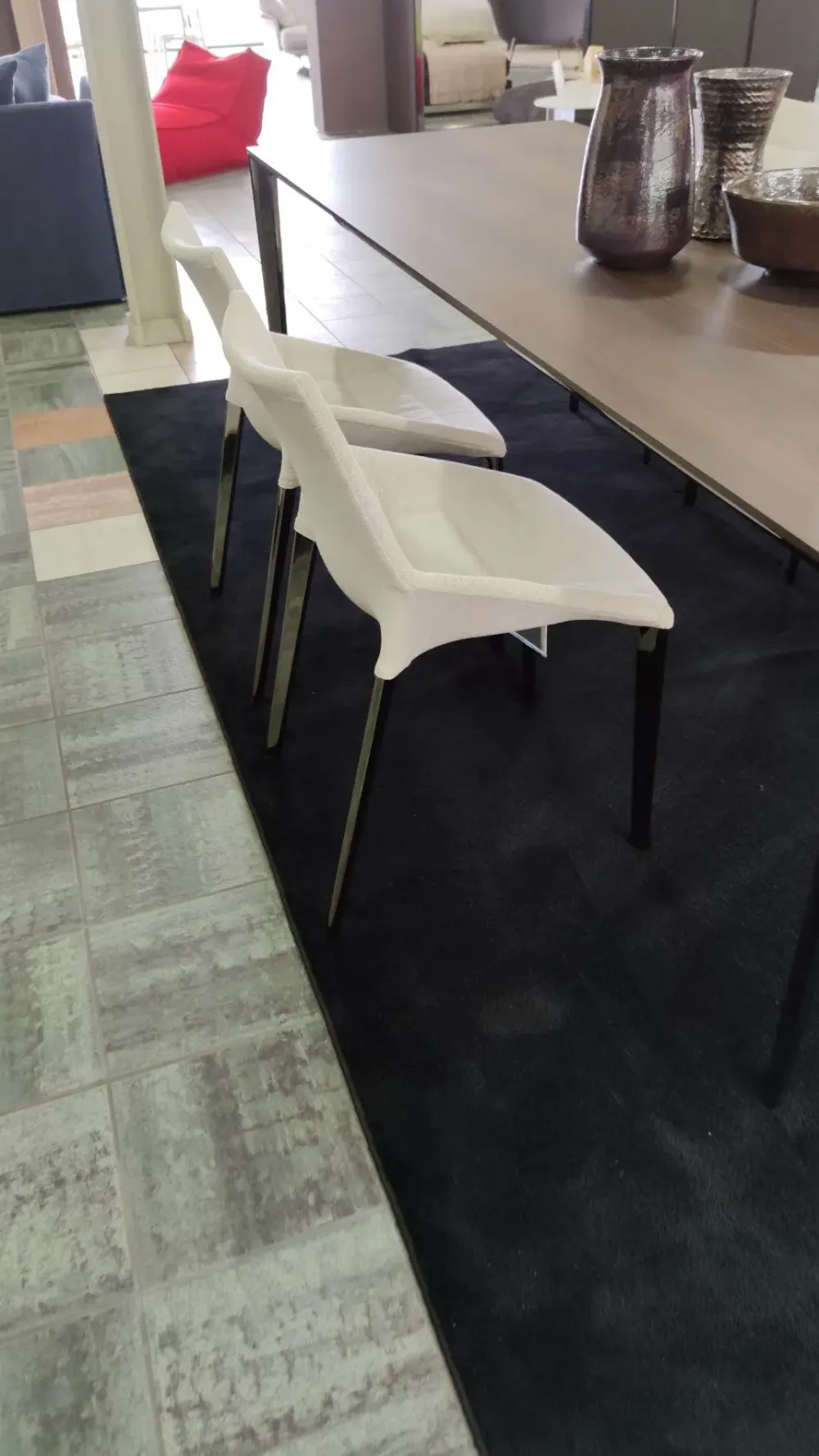 Best Sedia da soggiorno Outline SCONTATA del 32%. Per un arredamento moderno ed elegante. Sedie