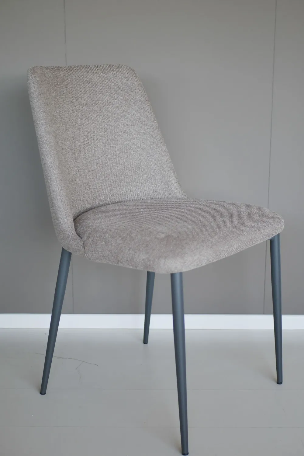 Sale Sedia da soggiorno realizzata in tessuto Vera di Sedie