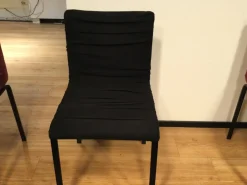 Lago Sedia Dangla da soggiorno realizzata in tessuto scontata del 60%- Sedie