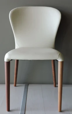 Porada Sedia di modello Astrid da soggiorno in offerta -40%- Sedie