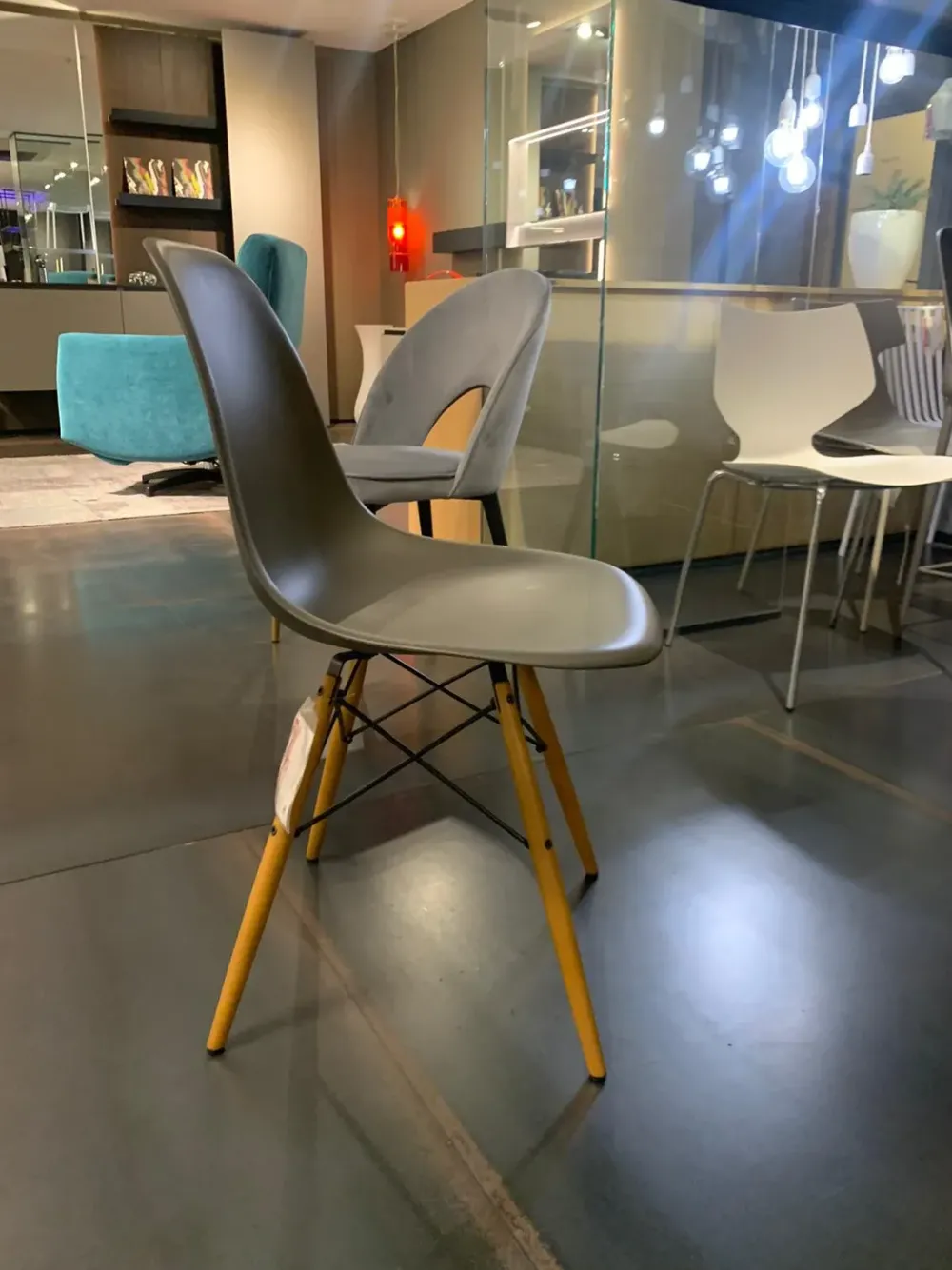 Molteni & C Sedia Eames plastic chairs re da cucina realizzata in plastica scontata del 30%- Sedie