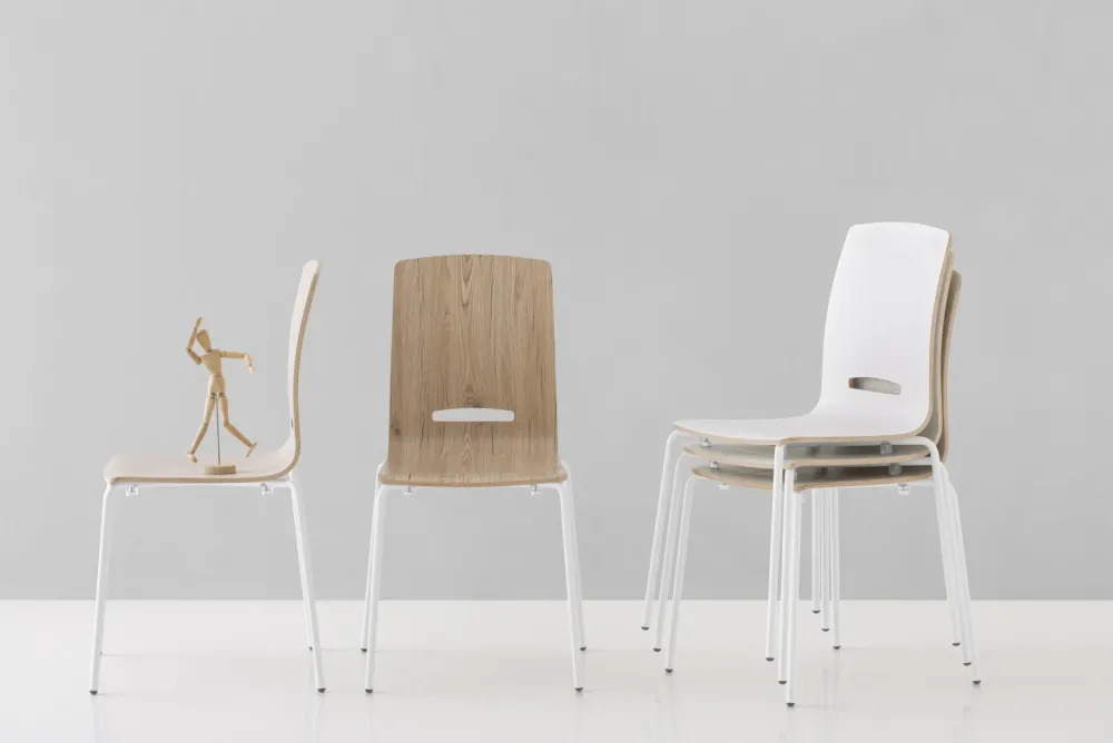 Sale Sedia impilabile Flora a prezzo ribassato Sedie