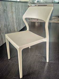 New Sedia impilabile Snow a prezzo scontato Sedie