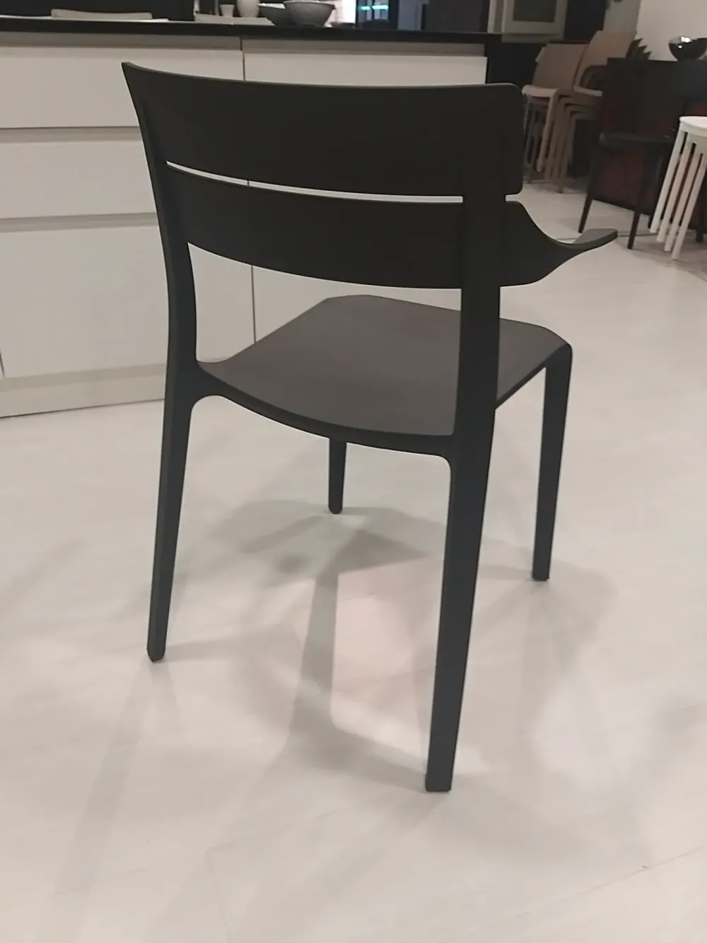 Sedia in plastica con braccioli Rochet in offerta^Bontempi Best